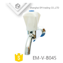 EM-V-B045 Longo corpo latão polo bibcock tap